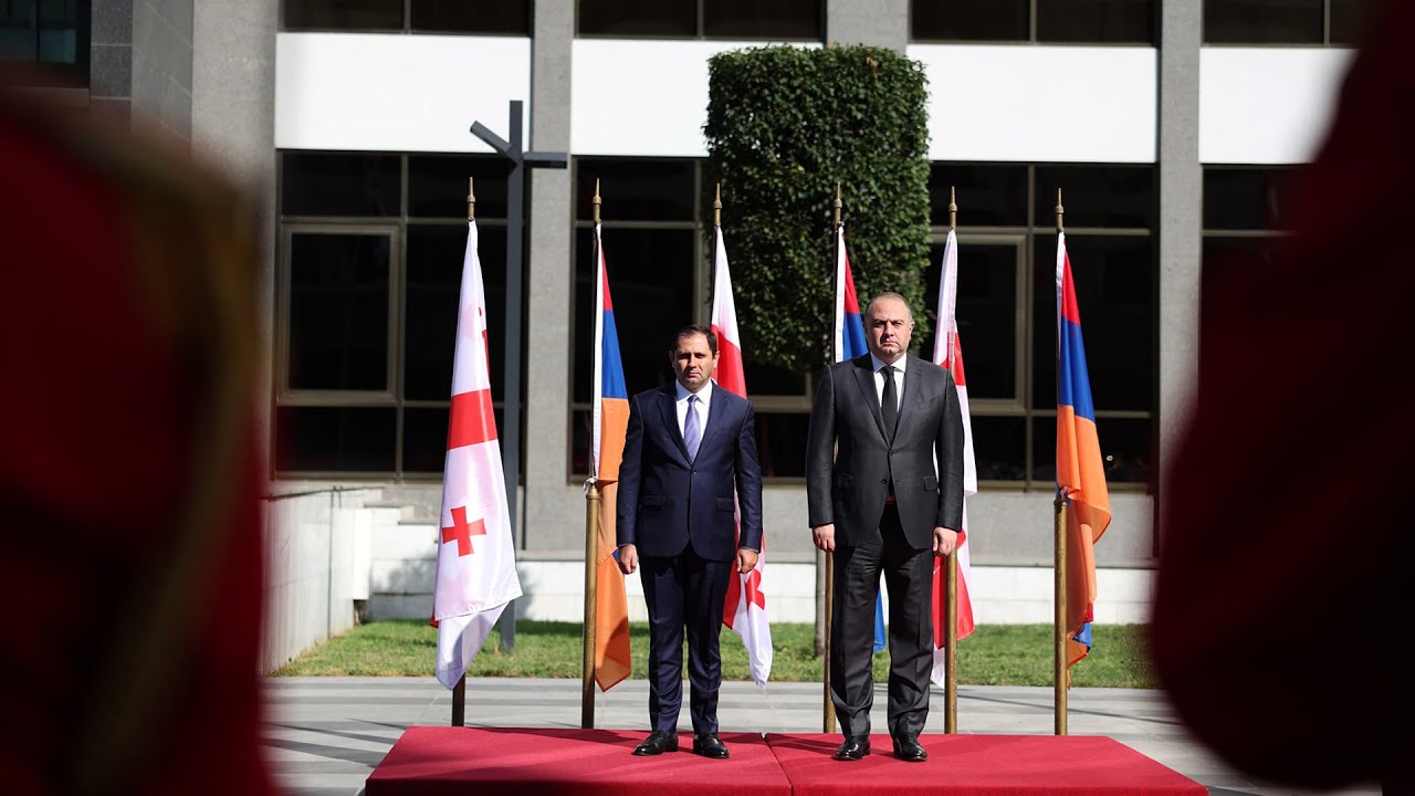 Հայրենիքի պաշտպանության համար զոհվածների հիշատակի օրվա կապակցությամբ ՀՀ ԱԳ նախարարը խոնարհել է ծաղիկներ Ստրասբուրգում