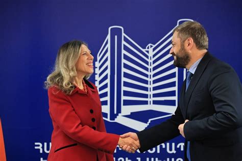 Էկոնոմիկայի նախարարը հայտարարել է ապրանքային դեֆիցիտի բացակայության և տնտեսության աճի մասին